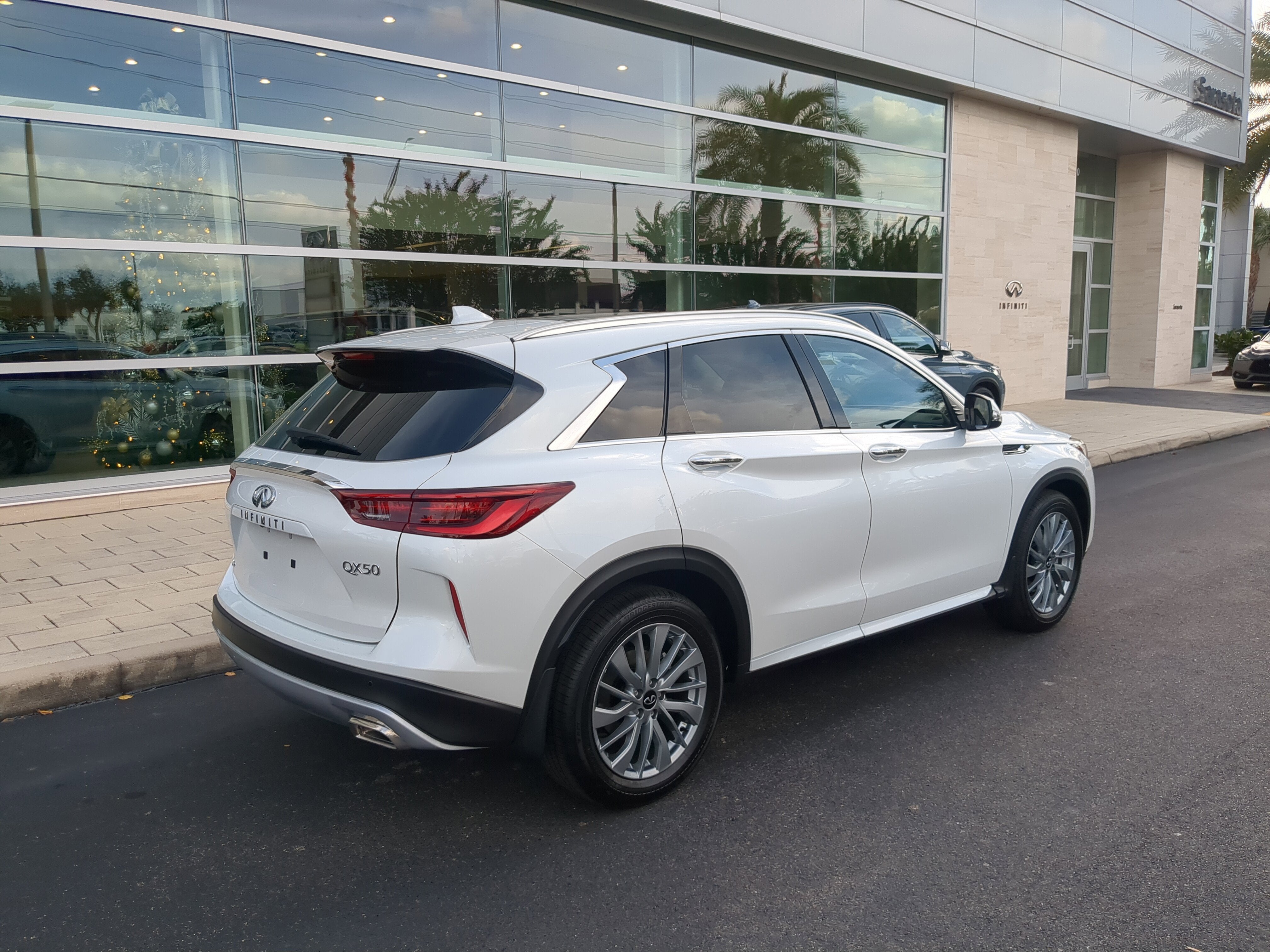 2025 INFINITI QX50 LUXE AWD