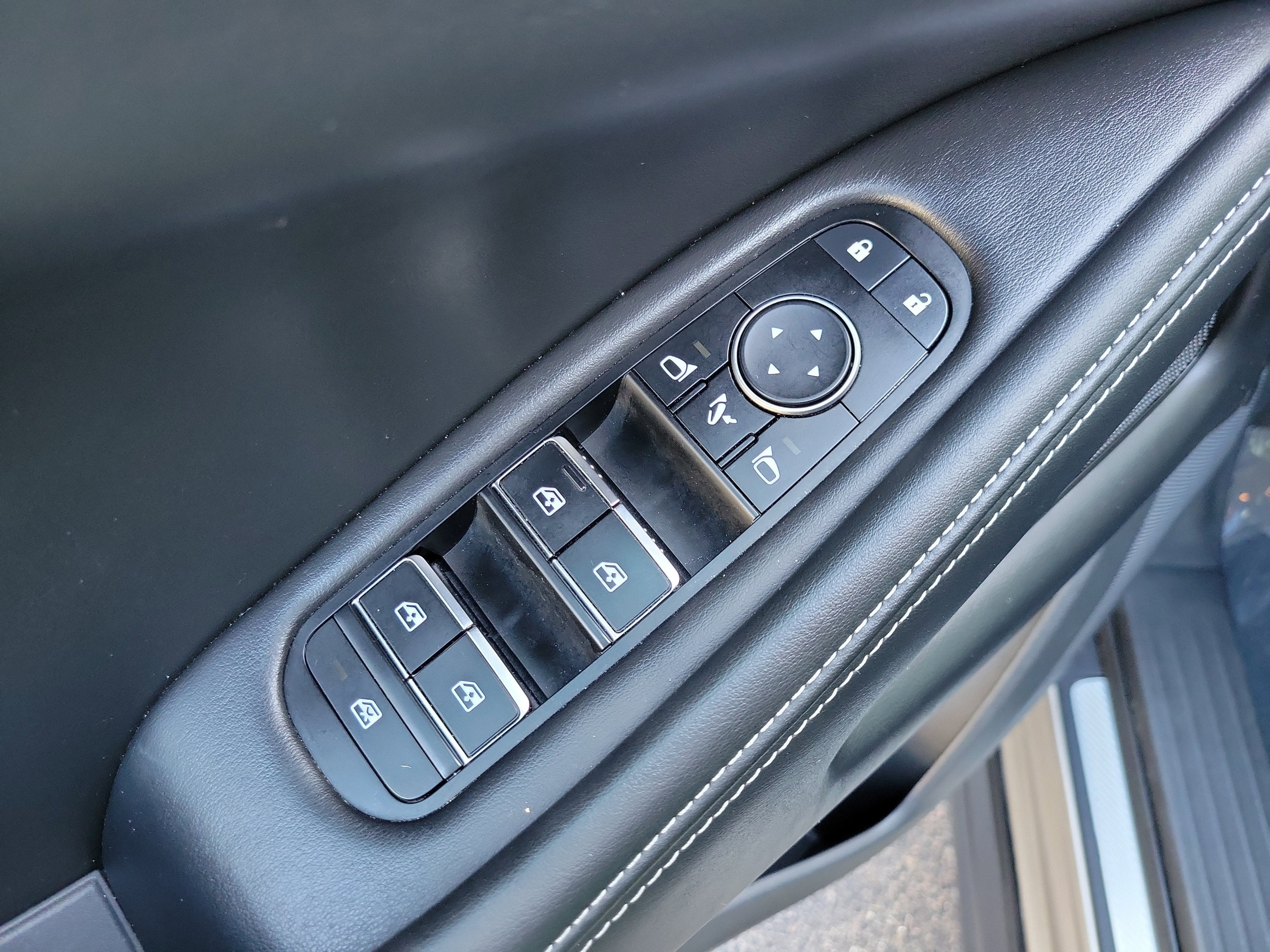 2023 INFINITI QX60 LUXE AWD