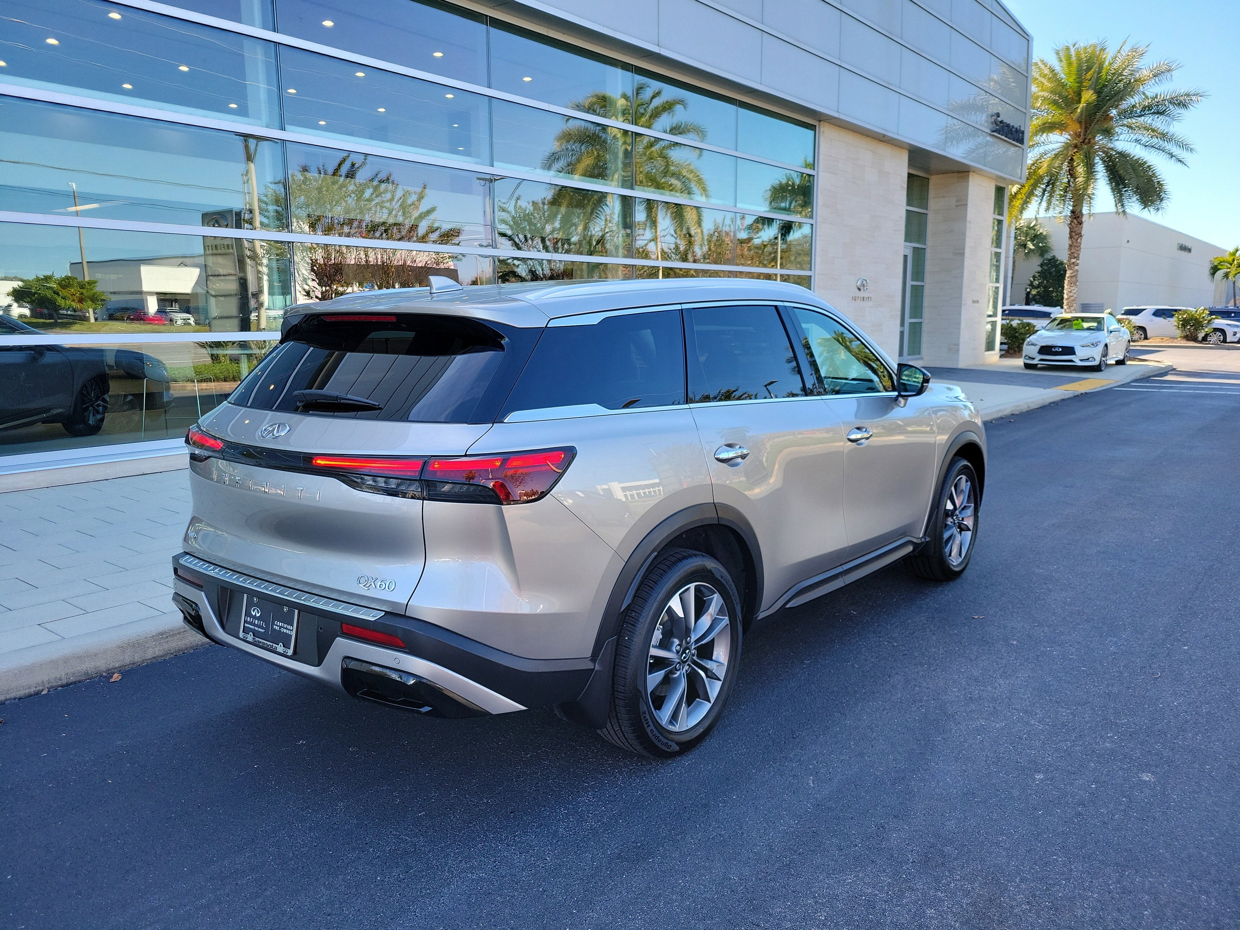 2023 INFINITI QX60 LUXE AWD