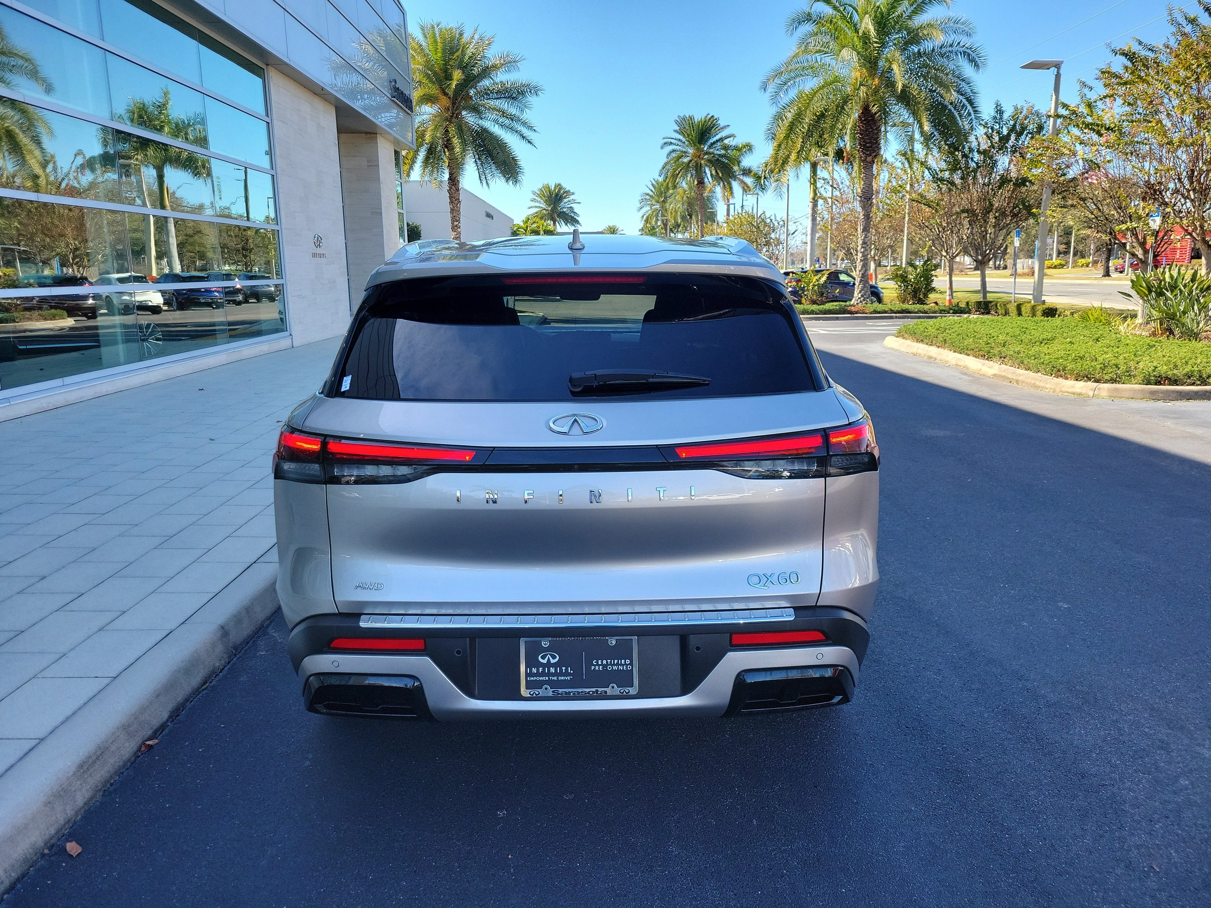 2023 INFINITI QX60 LUXE AWD