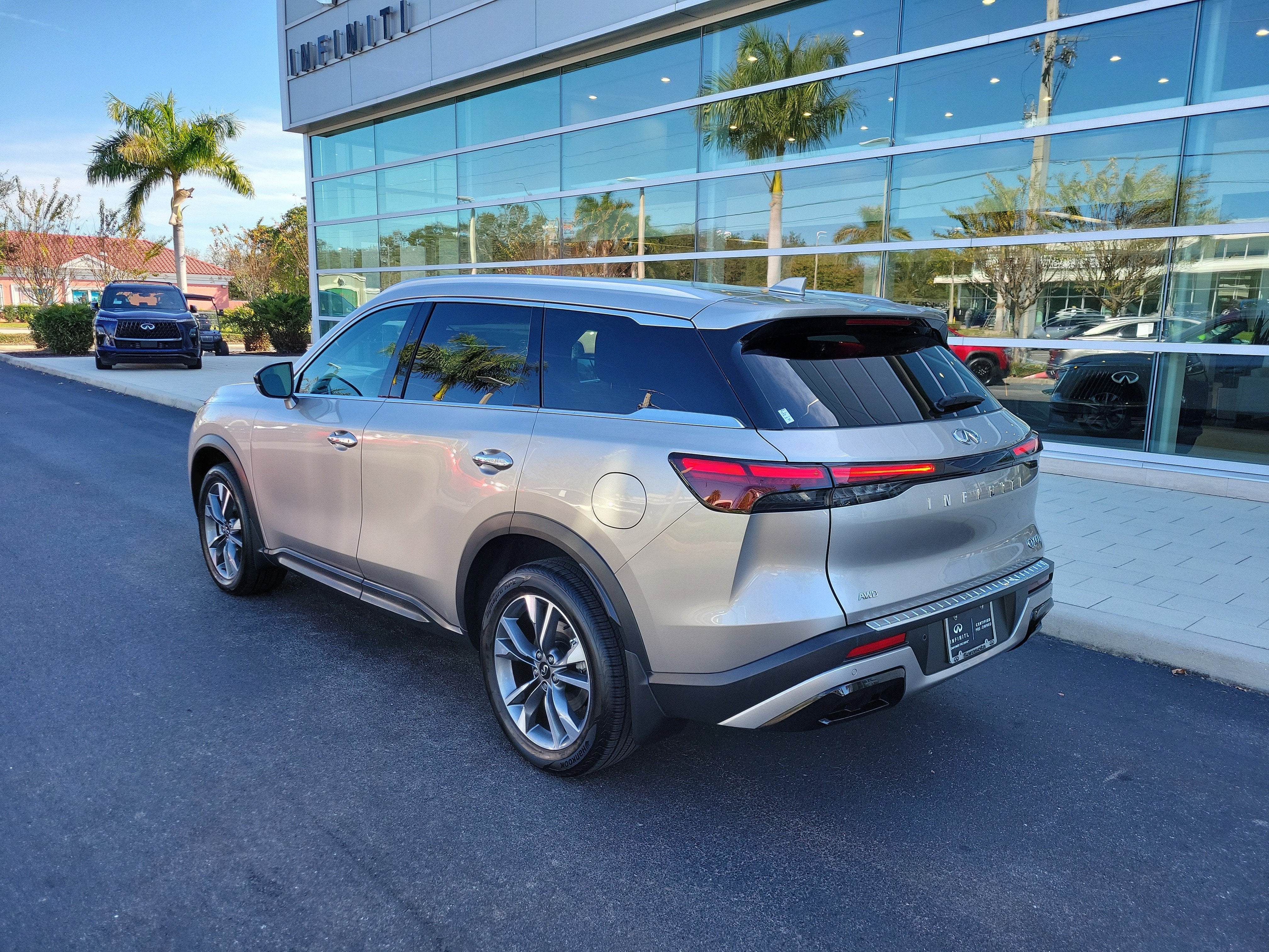 2023 INFINITI QX60 LUXE AWD