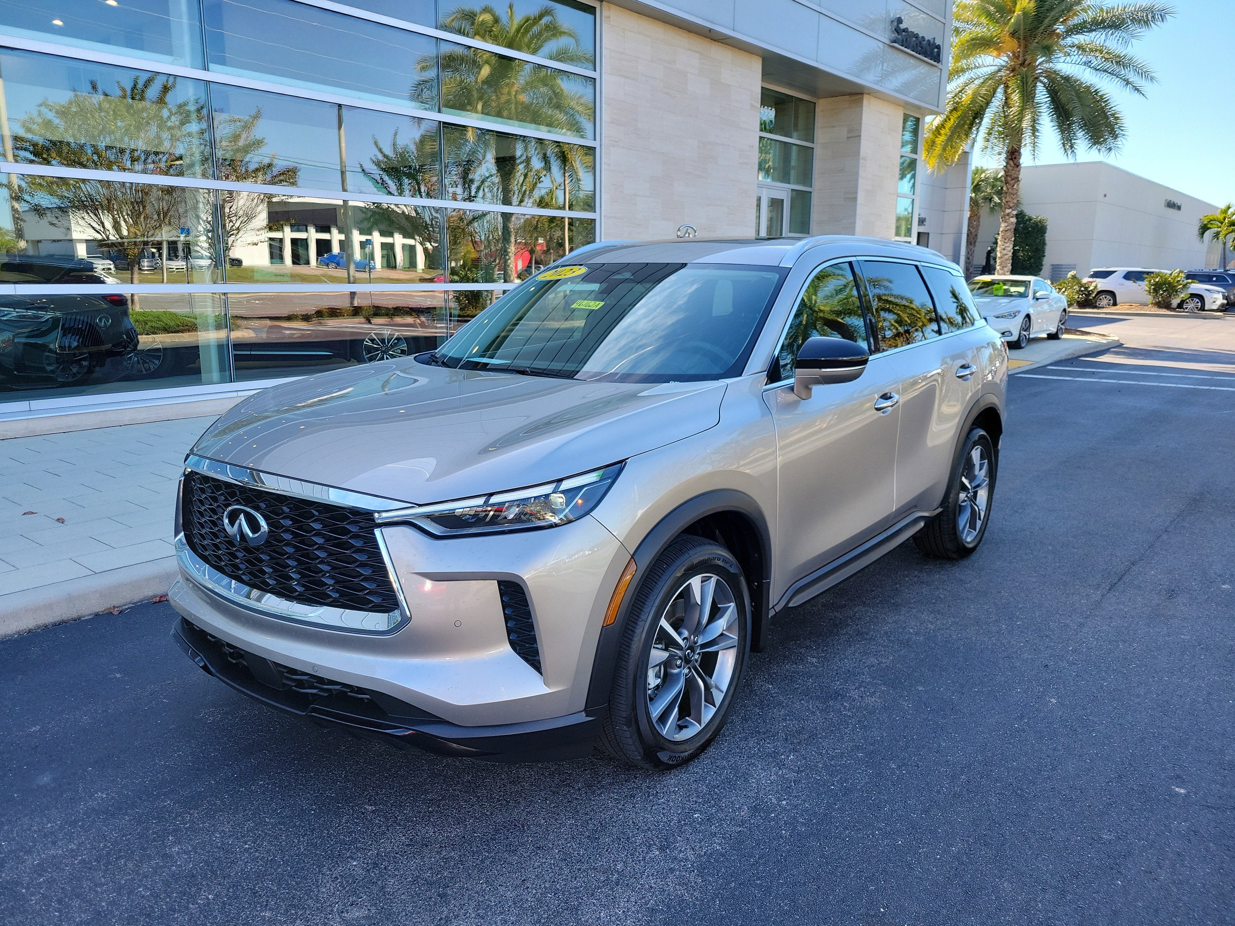 2023 INFINITI QX60 LUXE AWD