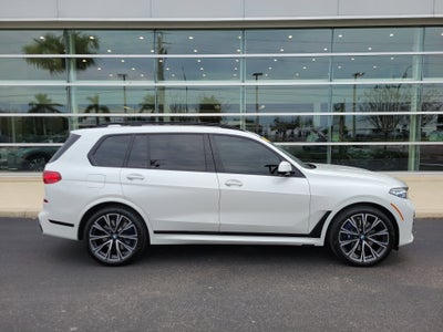 2022 BMW X7 M50i