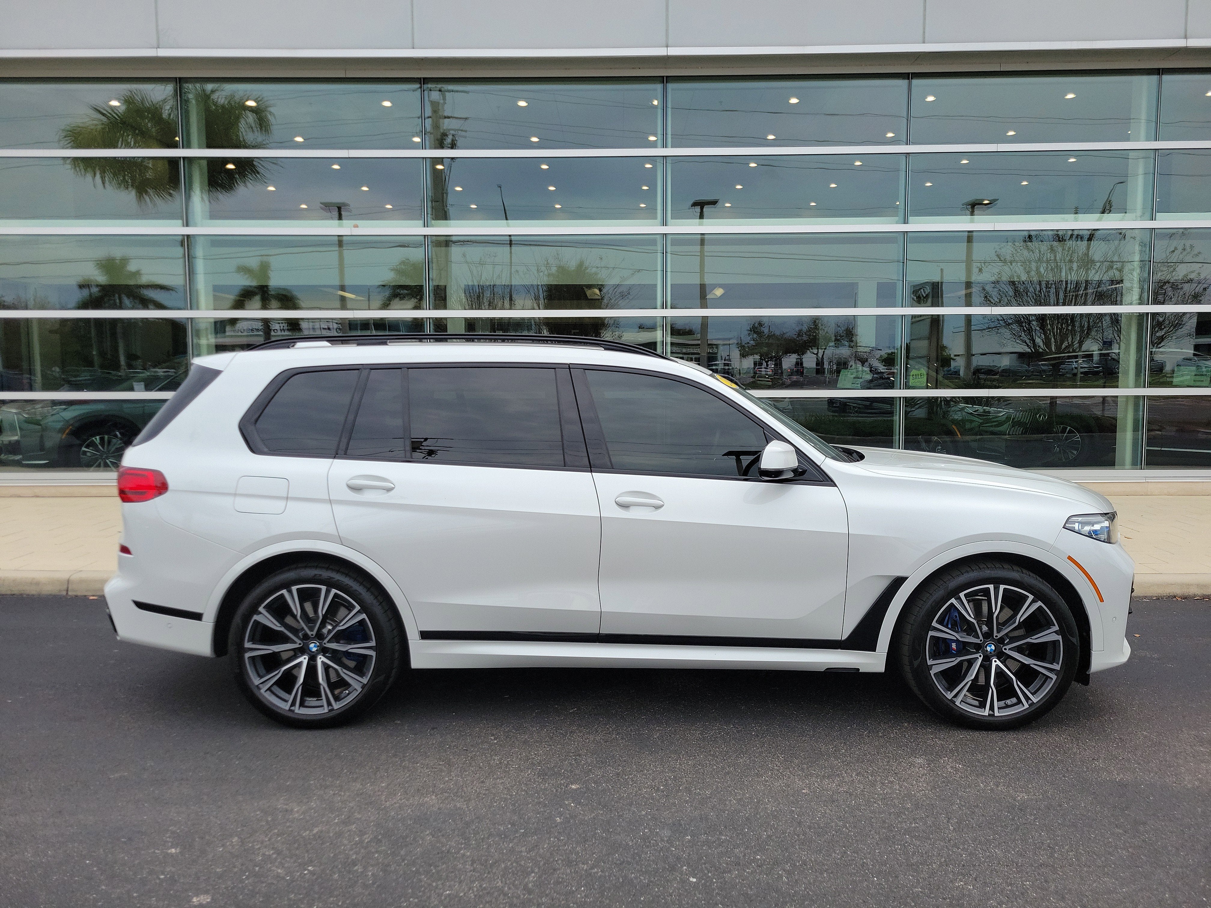 2022 BMW X7 M50i