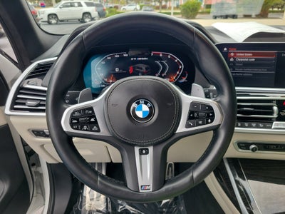 2022 BMW X7 M50i