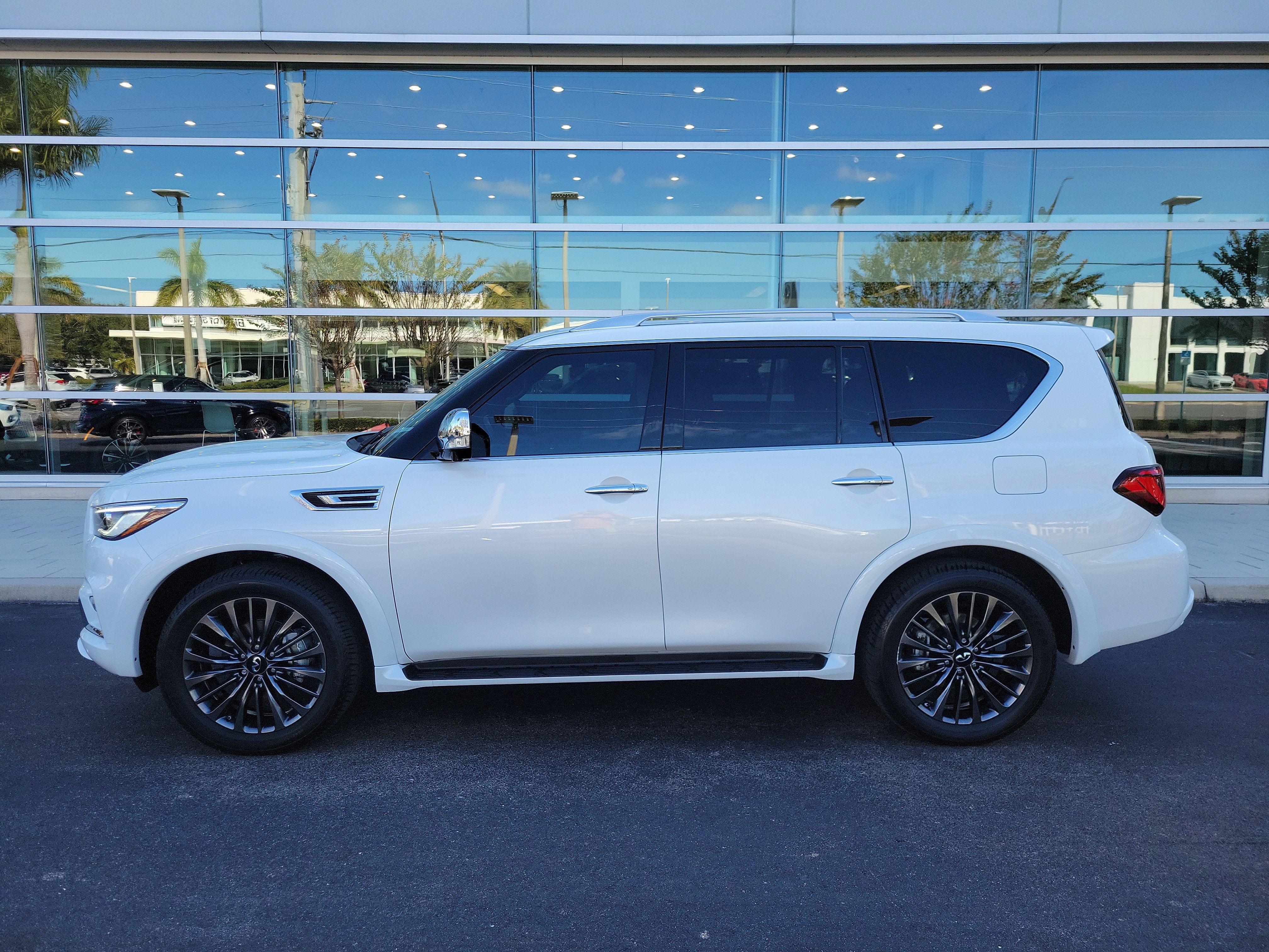 2024 INFINITI QX80 SENSORY 4WD