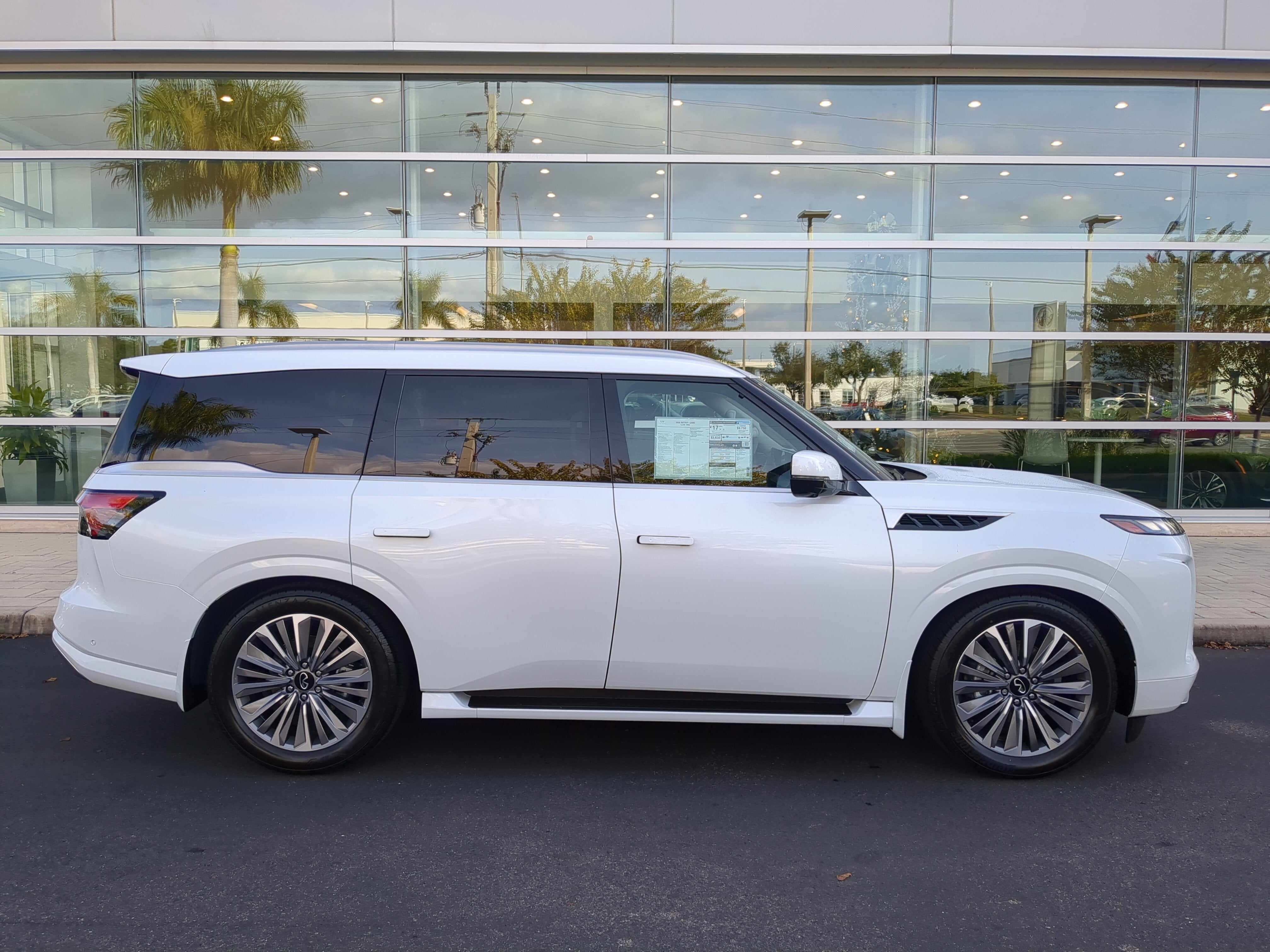 2026 INFINITI QX80 Luxe 4WD