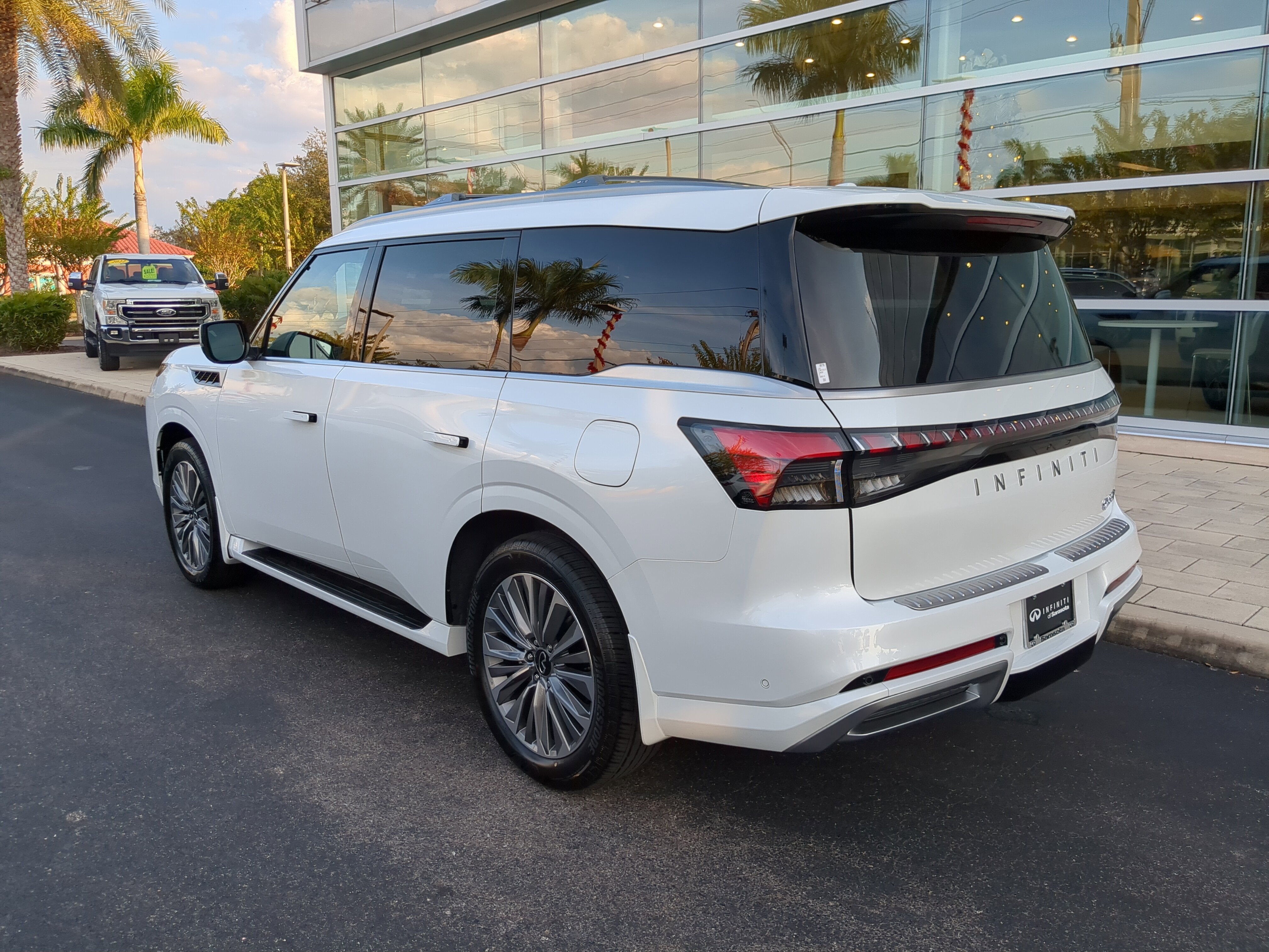 2026 INFINITI QX80 Luxe 4WD