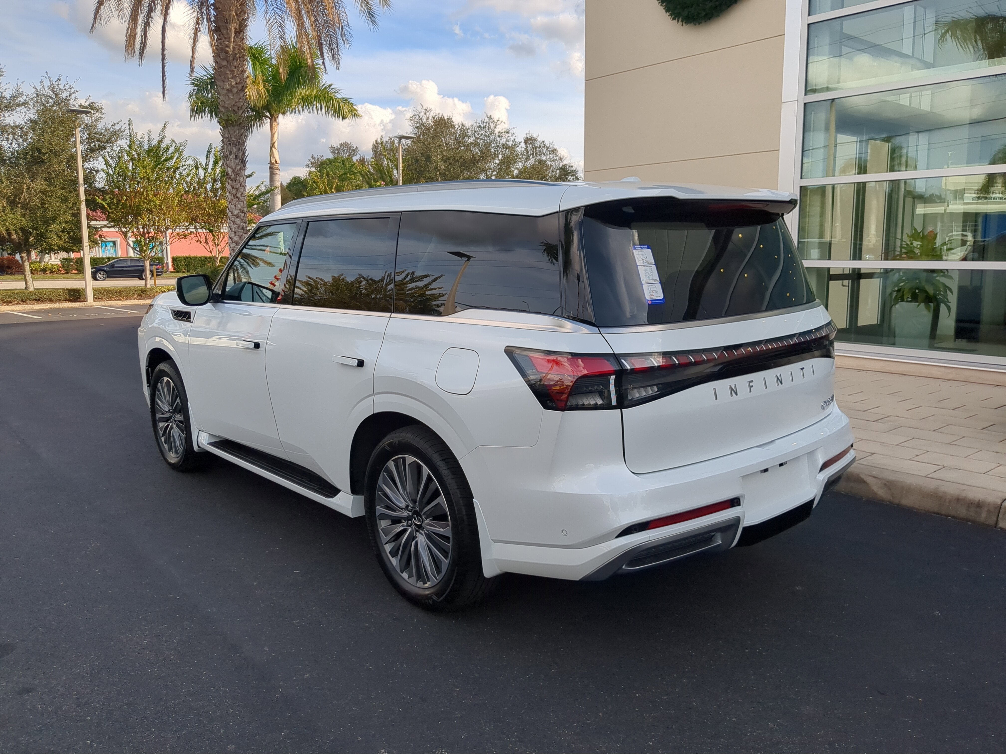 2026 INFINITI QX80 Luxe 4WD