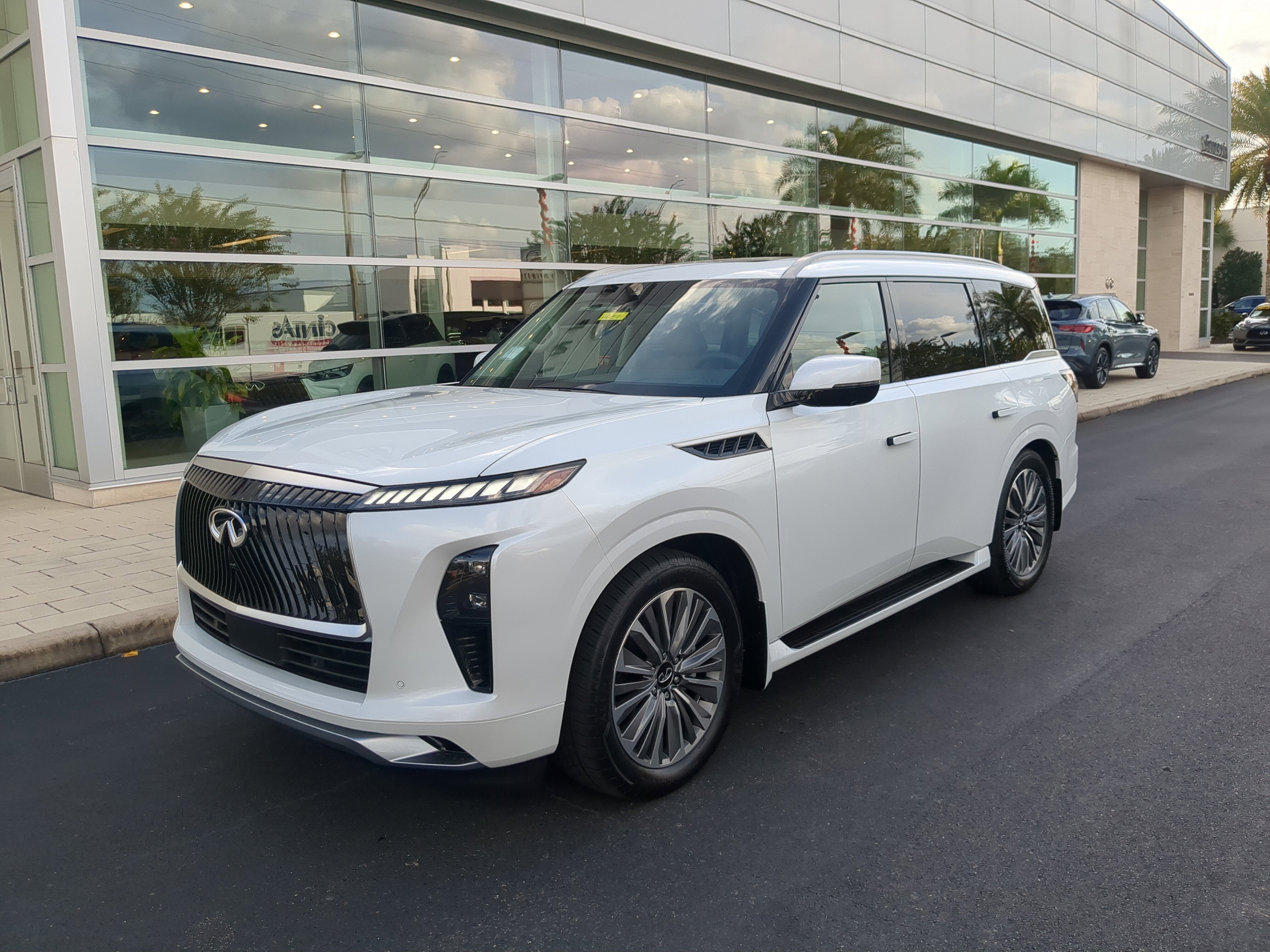 2026 INFINITI QX80 Luxe 4WD