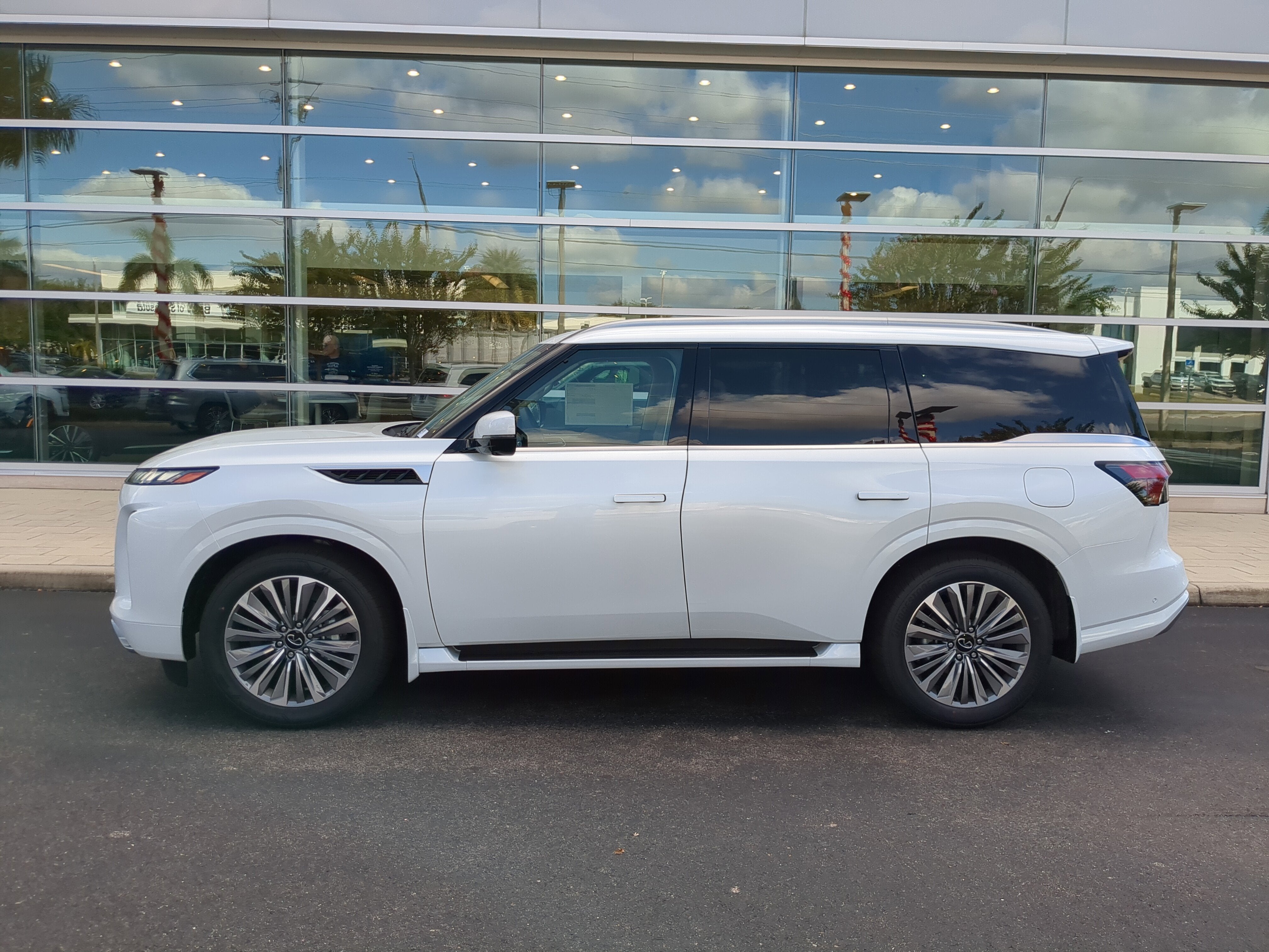 2026 INFINITI QX80 Luxe 4WD