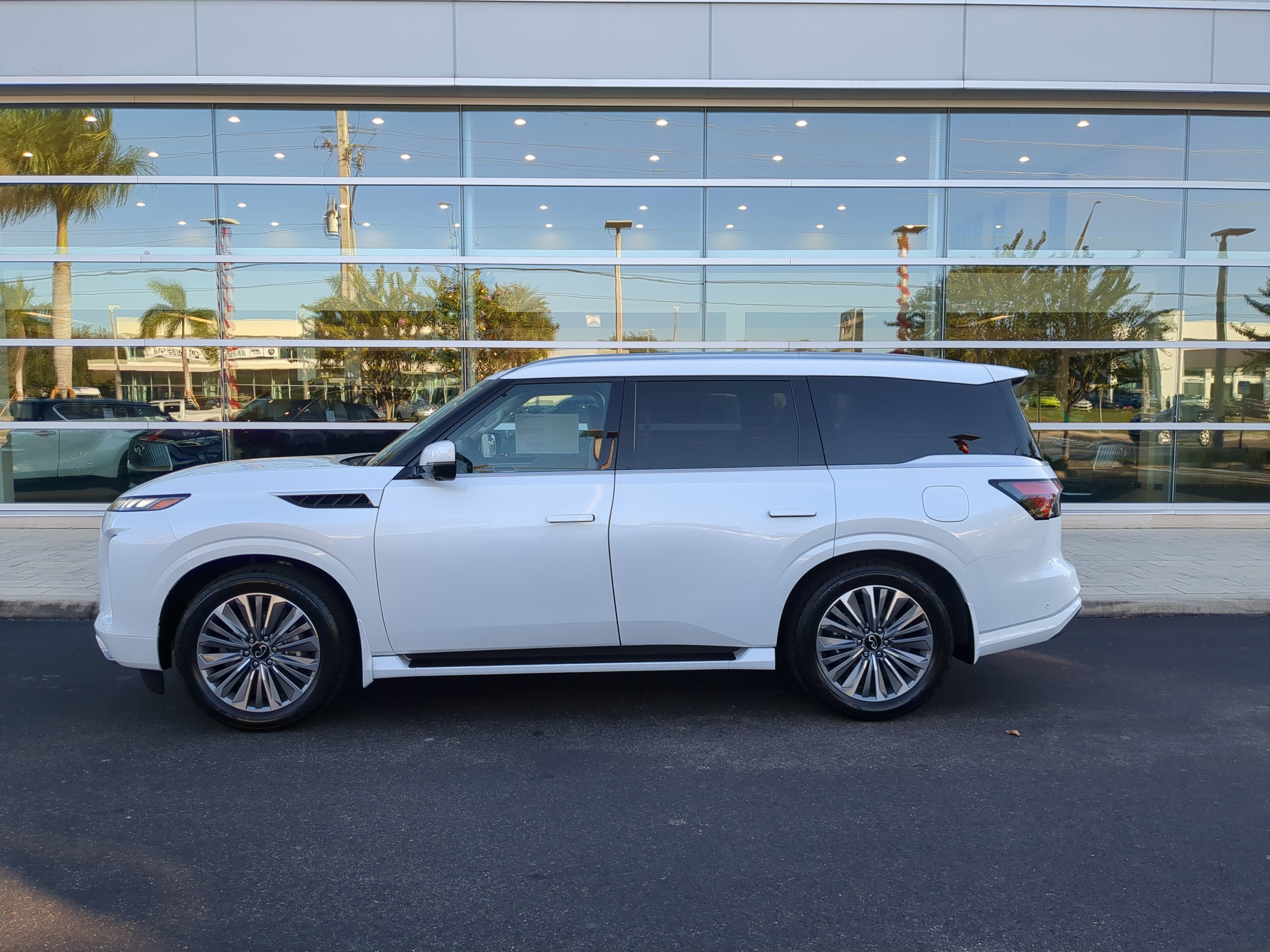 2026 INFINITI QX80 Luxe 4WD